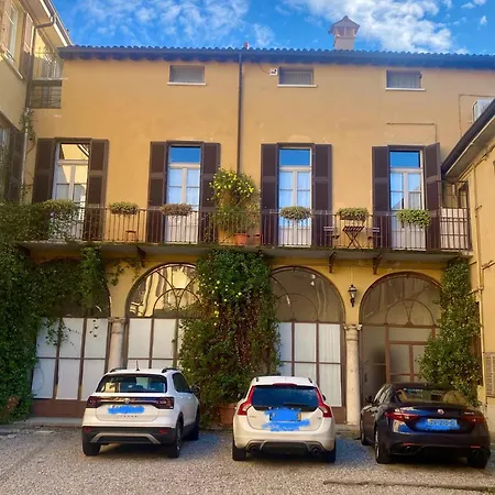 Charme E Storia Apartment In Brescia Center